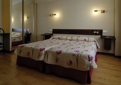 Hotel Concejo 2*